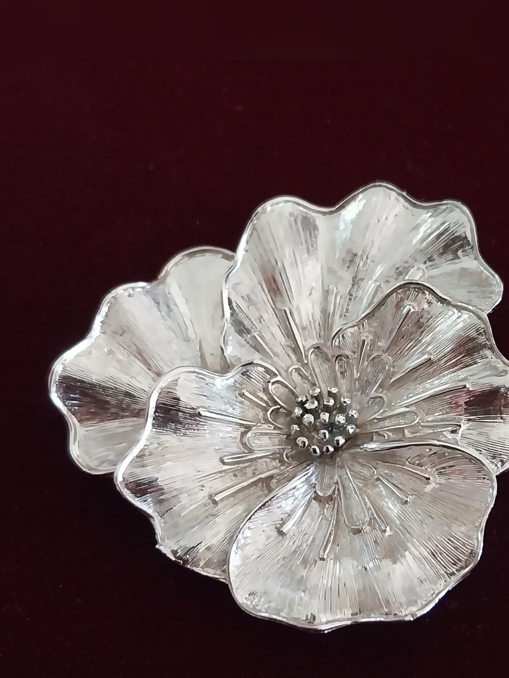 Vintage Silver-Tone Floral  Brooch Pin - Elegant Women’s Accessory